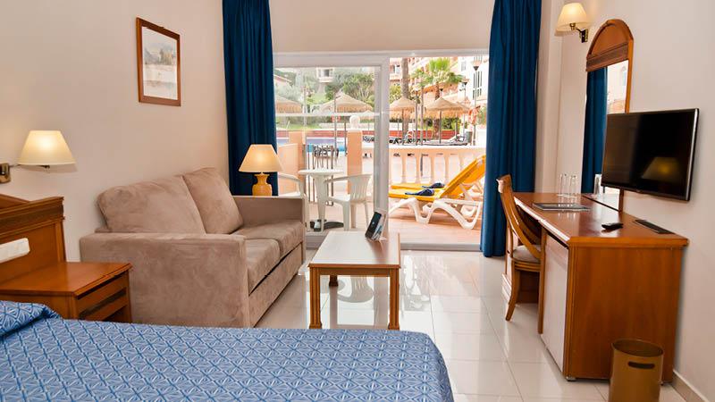 Hotelværelse på hotel bahia tropical, hotelværelse med balkon på hotel bahia tropical i Andalusien